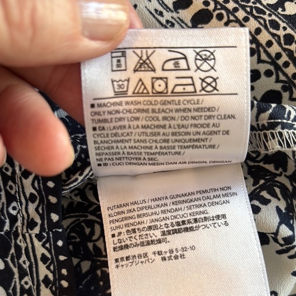 3 for $10 Old Navy Navy and White Patterned Lightweight Polyester Tee Shirt Sm - Picture 5 of 7